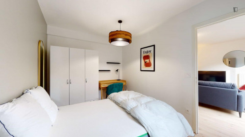 Comfy double bedroom close to Bobigny Campus