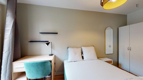 Cosy double bedroom close to Park Bergere