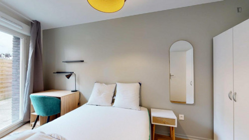Cosy double bedroom close to Park Bergere