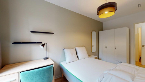 Cosy double bedroom close to Park Bergere