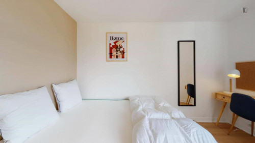 Chic double bedroom close to Aqueduc Garden