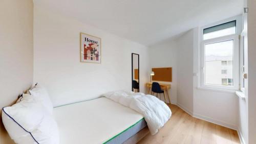 Chic double bedroom close to Aqueduc Garden