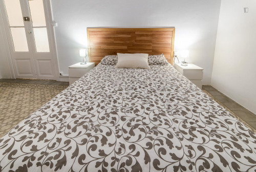 Luminous double bedroom in a 7-bedroom apartment - Gallery - 21