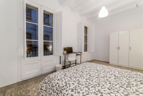 Luminous double bedroom in a 7-bedroom apartment - Gallery - 19