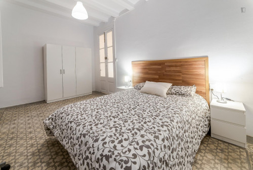 Luminous double bedroom in a 7-bedroom apartment - Gallery - 22