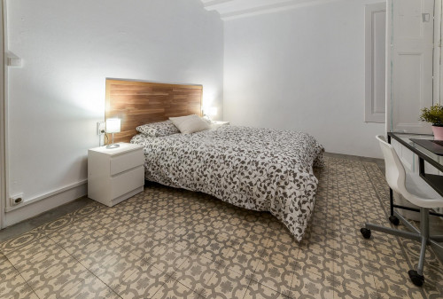 Luminous double bedroom in a 7-bedroom apartment - Gallery - 23