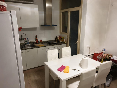 Double bedroom in 2-bedroom apartment - Gallery - 7