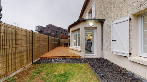 Lovely double ensuite bedroom close to the Centre commercial Paridis