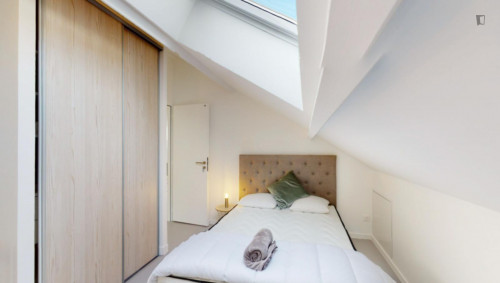 Smart double bedroom near the Square Vertais