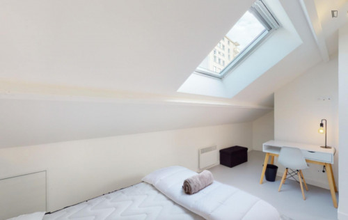 Smart double bedroom near the Square Vertais