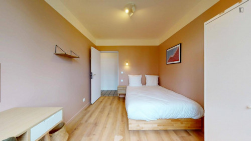 Bright double bedroom close to Malakoff metro station