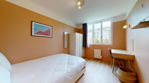 Bright double bedroom close to Malakoff metro station