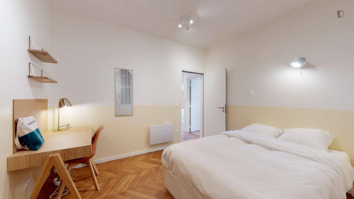 Bright double bedroom close to Porte de Pantin metro station