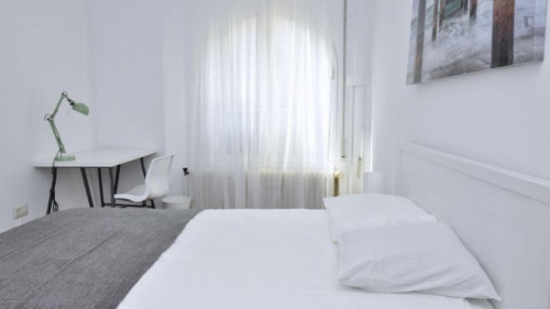 Double bedroom in 8-bedroom apartment