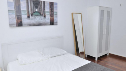 Double bedroom in 8-bedroom apartment