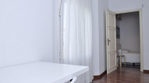 Double bedroom in 8-bedroom apartment  - Gallery -  5