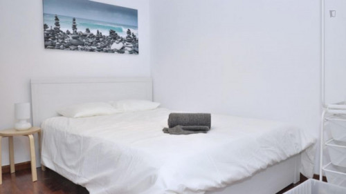 Double bedroom in 8-bedroom apartment