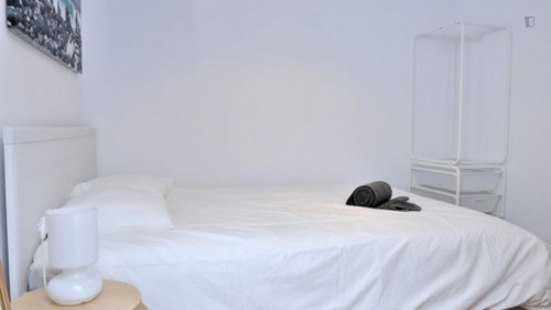 Double bedroom in 8-bedroom apartment