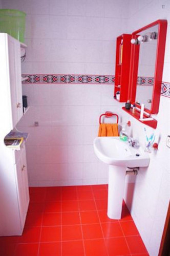 Practical single bedroom in a 3-bedroom flat, near the Maragall metro station - Gallery - 9
