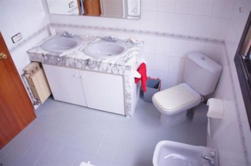 Practical single bedroom in a 3-bedroom flat, near the Maragall metro station - Gallery - 7