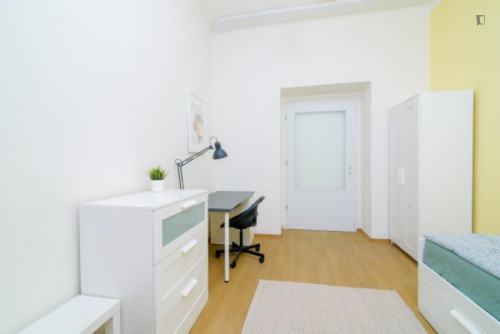 Cosy single bedroom in a 3-bedroom apartment close to Church of St. Ignatius