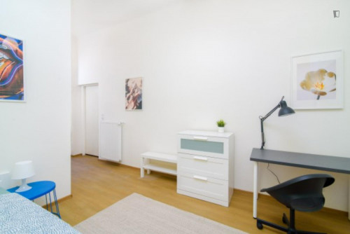 Cosy single bedroom in a 3-bedroom apartment close to Church of St. Ignatius