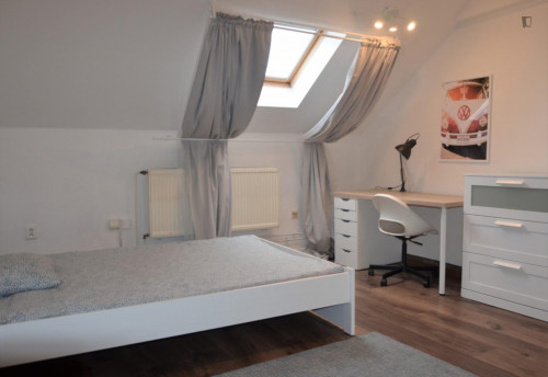 Cushy double bedroom in a 7-bedroom apartment close to I.P. Pavlova metro station