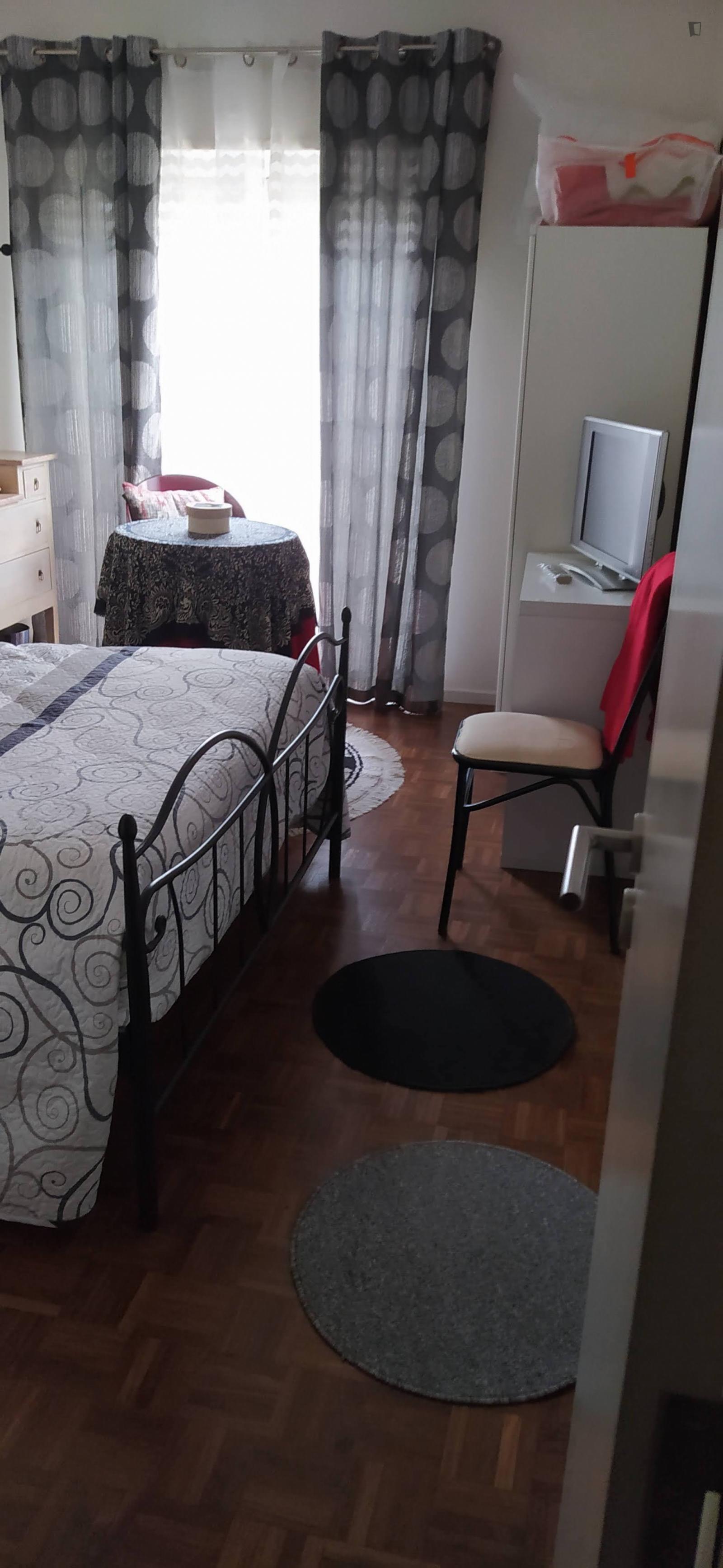 Great Double Bedroom Close To Leiria Train Station - 1
