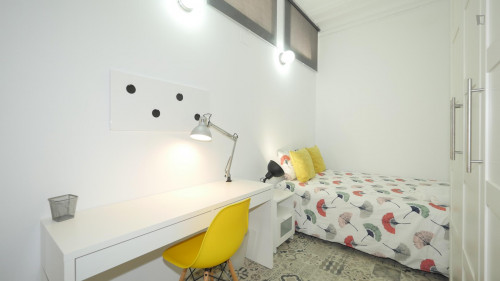 Cool double bedroom near Diagonal metro station - Gallery - 29
