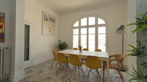 Cool double bedroom near Diagonal metro station - Gallery - 9