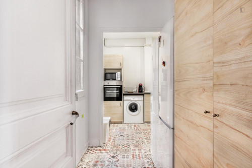 Cool double bedroom near Diagonal metro station - Gallery - 24