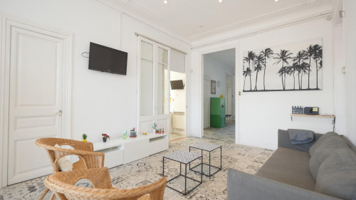 Cool double bedroom near Diagonal metro station - Gallery - 6