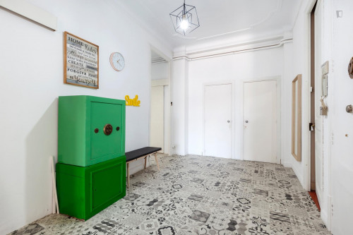 Cool double bedroom near Diagonal metro station - Gallery - 13