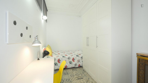Cool double bedroom near Diagonal metro station - Gallery - 16