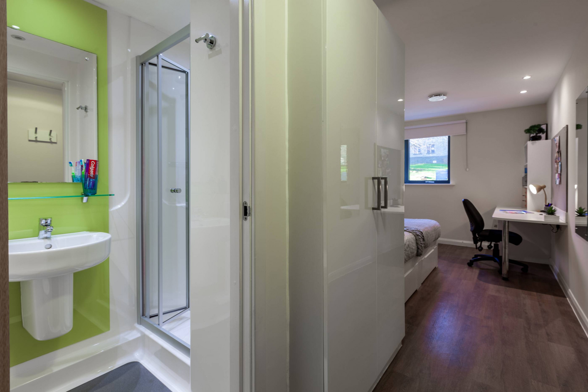 Silver En-Suite - Llys Y Deon - Gallery - 2