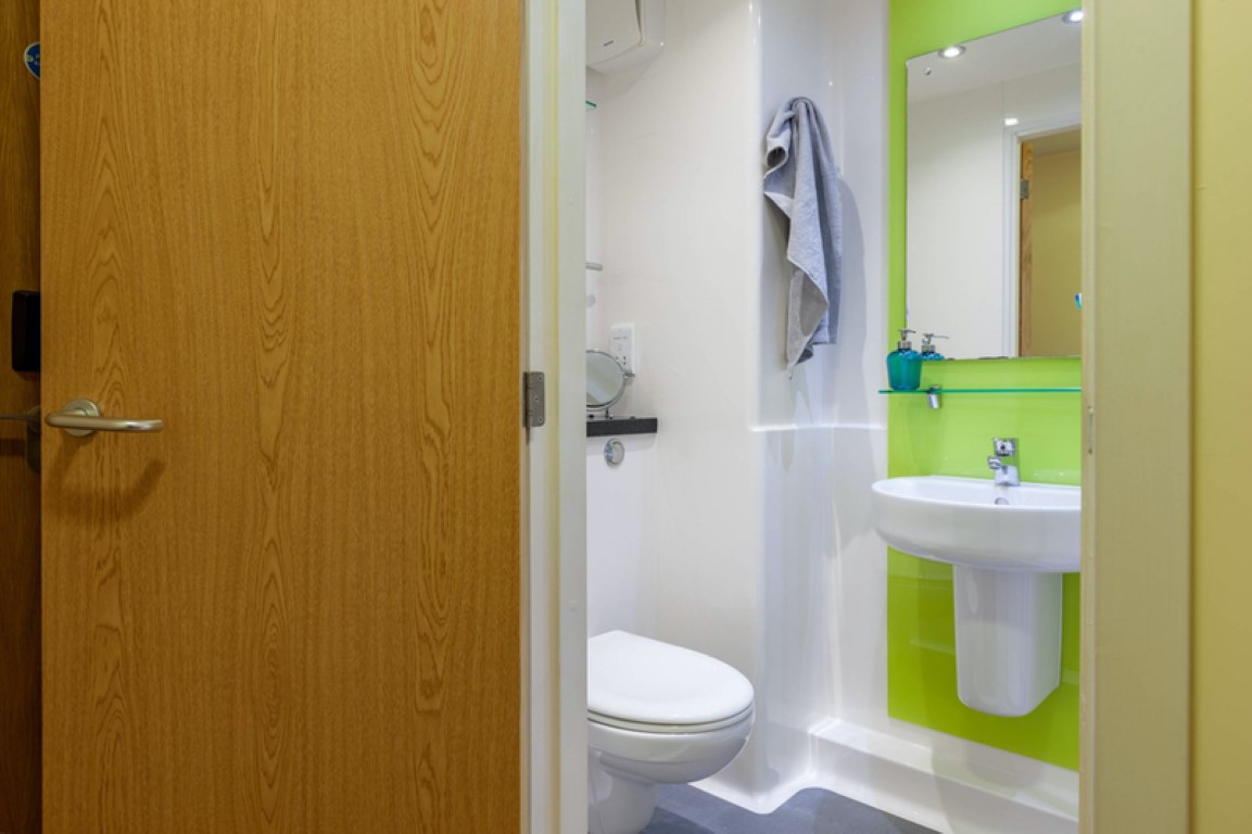  Silver En-Suite  -  Llys Y Deon  - Gallery -  2