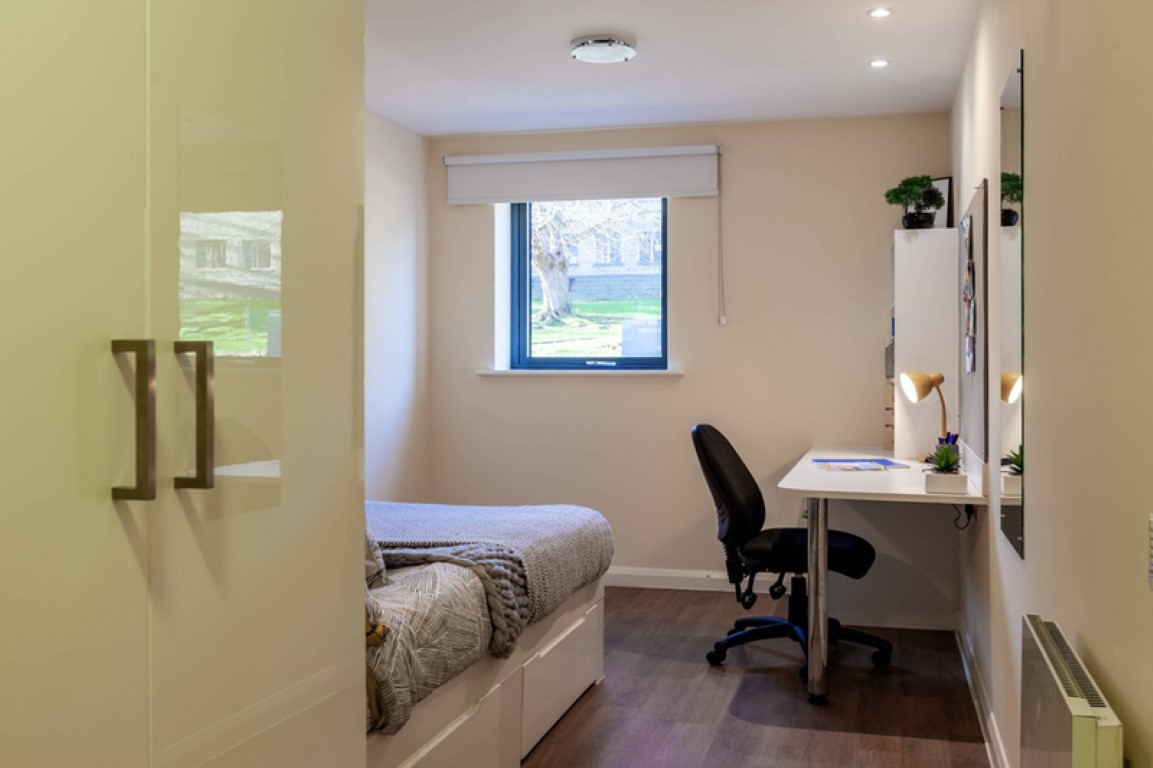 Silver En-Suite - Llys Y Deon - Gallery - 7