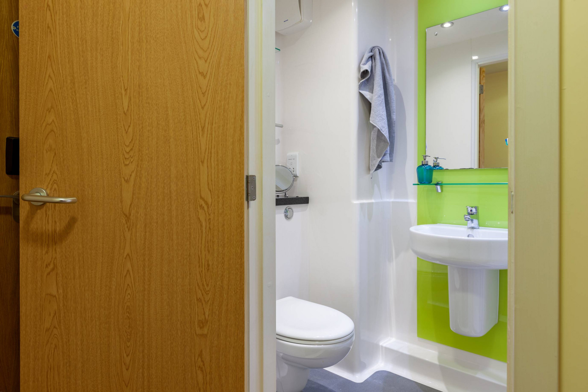 Silver En-Suite - Llys Y Deon - Gallery - 21