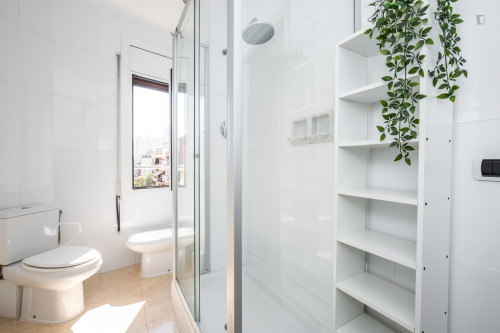 Tasteful double bedroom near the El Clot-Aragó train station