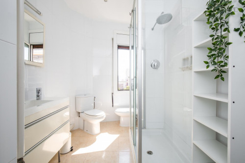 Tasteful double bedroom near the El Clot-Aragó train station  - Gallery -  5