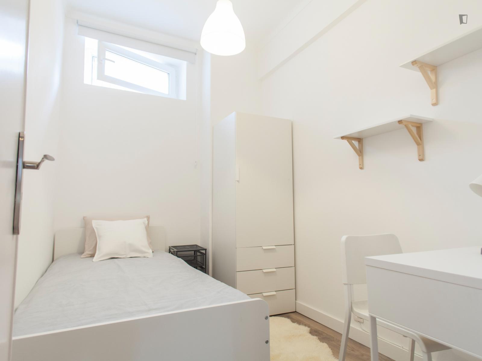  Very Cosy Single Bedroom In Lumiar  -  Very cosy single bedroom in Lumiar  - Gallery -  1