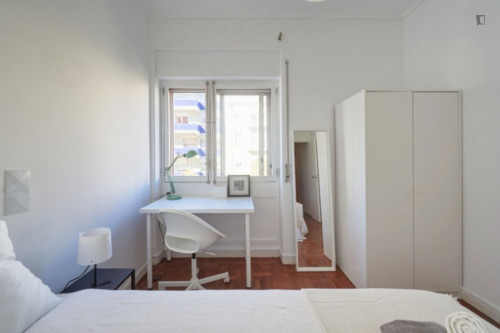 Great double bedroom close to Saldanha metro