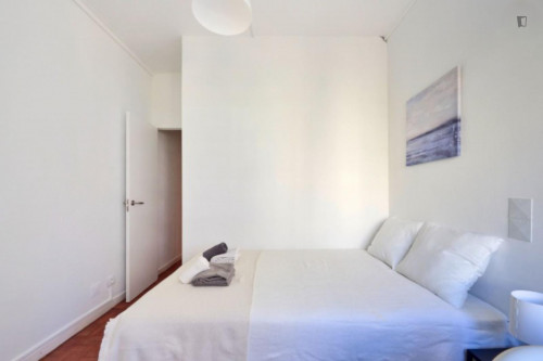 Great double bedroom close to Saldanha metro