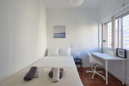 Great double bedroom close to Saldanha metro
