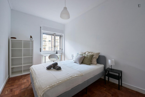 Cosy double bedroom close to Atrium Saldanha - Gallery - 8