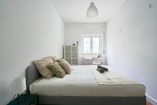 Bright double bedroom very close to Saldanha metro station