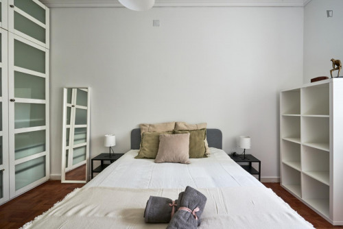 Bright double bedroom very close to Saldanha metro station