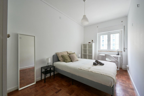 Bright double bedroom very close to Saldanha metro station