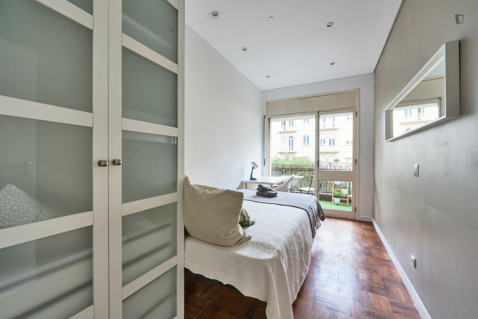  Nice Double Bedroom With Balcony Near Jardim Da Fundação Calouste Gulbenkian  -  Nice double bedroom with balcony near Jardim da Fundação Calouste Gulbenkian  - Gallery -  1