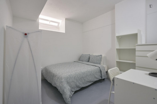 Nice double bedroom close to Alvalade metro station